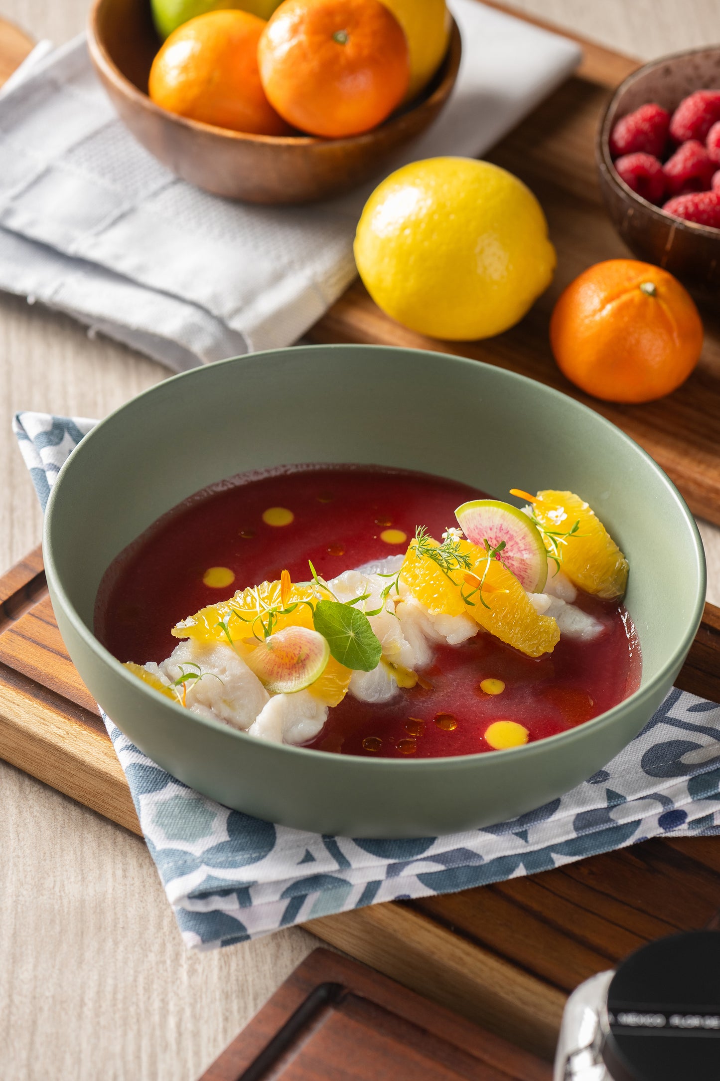 Aguachile de Frambuesa con Sashimi de Robalo